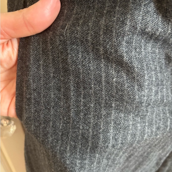 Aritzia Wilfred Jallade Wool
Cashmere Gray Pinstripe Crop
Pants Size 4 - Picture 7 of 13